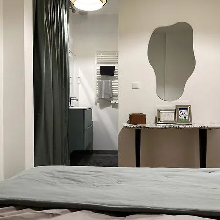 Apartment Roc Eze