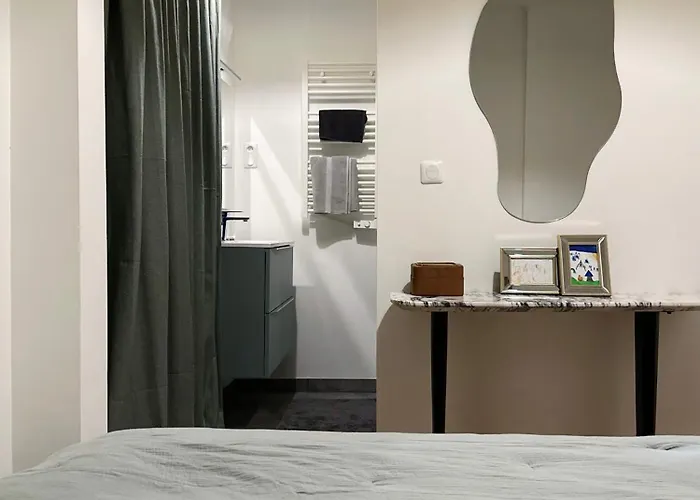 Apartment Roc Eze